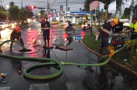 Jornada de limpieza en drenajes evitó afectaciones por lluvias en San Salvador
