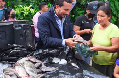 Alcalde de Zaragoza entrega tilapia a 200 familias de la comunidad El Mirador