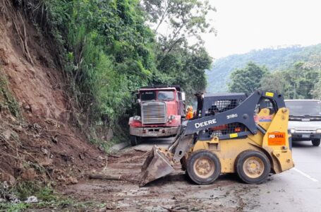 MOP desaloja derrumbe que se produjo en carretera Los Chorros