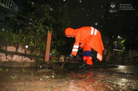 Instituciones de gobierno realizan trabajos de remoción de escombros en la colonia Santa Lucía, en Ilopango