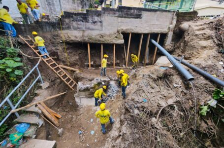 Lluvias provocan deterioro en gradas de acceso en El Manzano, San Jacinto; MOP trabaja en su reconstrucción