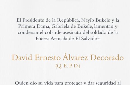 Presidente Bukele y la Primera Dama dan sus condolencias a familiares del soldado asesinado en Chalatenango