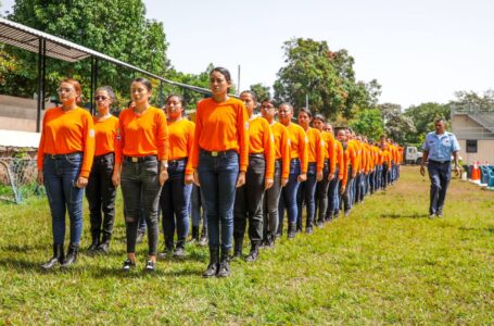 70 mujeres continúan preparación para integrarse al equipo de primera respuesta de Bomberos de El Salvador
