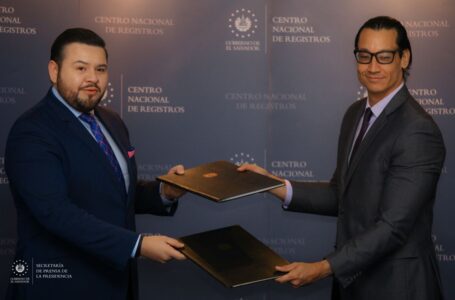 Firman convenio para agilizar trámites de Tren y Aeropuerto del Pacífico