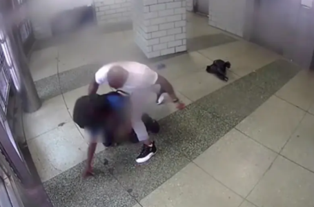 Hombre atacan a golpes a otro hombre en Brooklyn (Video)