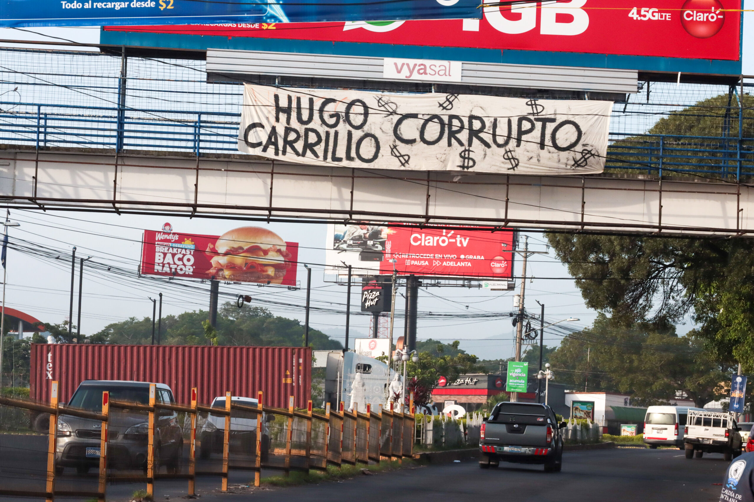 Salvadoreños muestran su rechazo por los actos de corrupción en la Fesfut