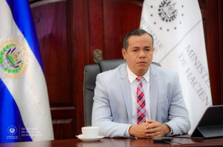 Gobierno está solvente con sus obligaciones de pago de deuda, recalcó ministro Zelaya a CNN