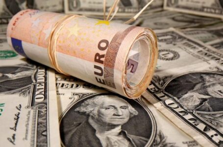 El dólar y el euro valen casi lo mismo por primera vez en la historia