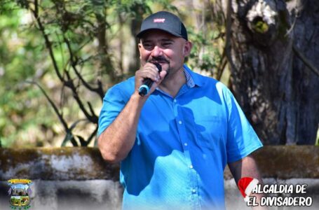 Alcalde de El Divisadero renuncia al FMLN a quien señala de abandonar a la población