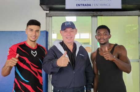 Director de Migración da calurosa bienvenida a dos jugadores  colombianos