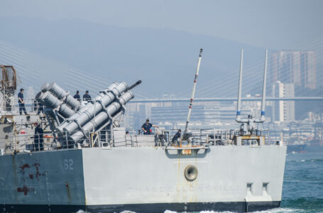 Crece tensión entre EE.UU. y China al ingresar dos buques estadounidenses al estrecho de Taiwán