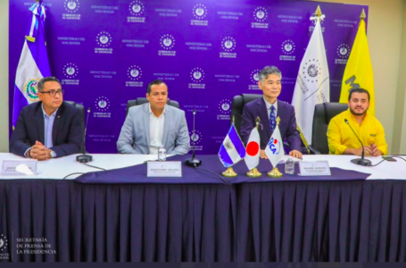 Ministro de Hacienda firma contrato con JICA para continuar construcción de ByPass en San Miguel