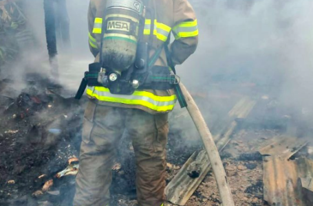 Bomberos evitan que incendio saliera de control en colonia Marenco de Jayaque