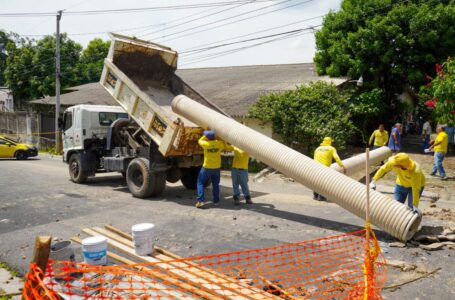 Obras Públicas instala sistema de tuberías para mejorar drenaje en colonia Costa Rica