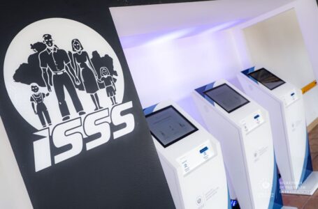 ISSS inaugura estaciones electrónicas para agilizar procesos en Especialidades