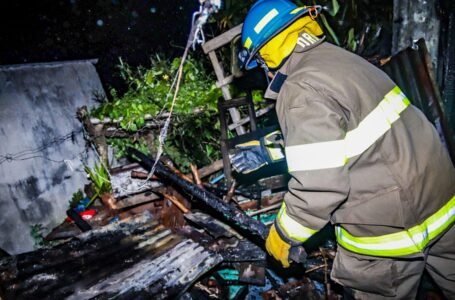 Bomberos sofocan incendio en una vivienda de San Marcos