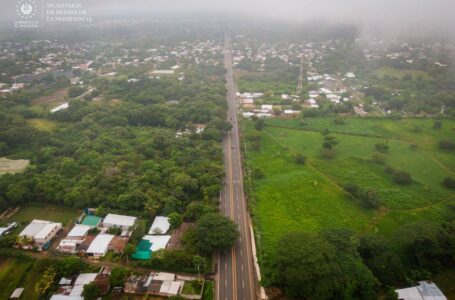 Entregan renovación de 7.7 kilómetros de carretera a Atiquizaya