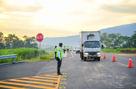 Policía detecta a conductores de camiones con licencias livianas