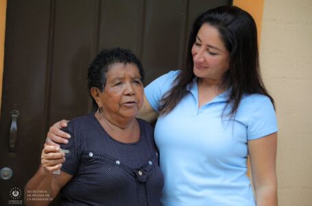 Ministerio de Vivienda entrega una casa digna a excombatiente con seudónimo Marisol