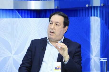 Carlos Acevedo: «Cortarle al pueblo la decisión de reelegir sería antidemocrático»