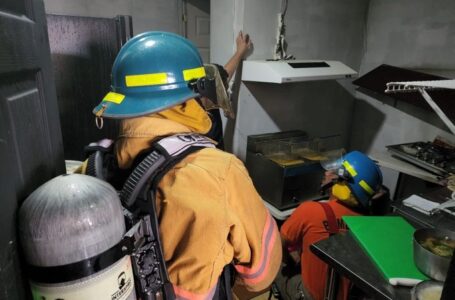 Sofocan incendio en negocio de comida rápida en Chalatenango