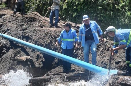 ANDA agiliza reparación de tubería dañada por derrumbe en Nahuizalco
