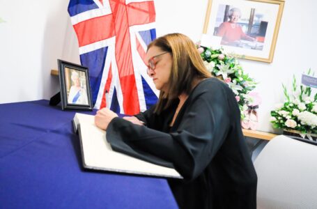 Canciller salvadoreña da condolencias a representantes de Embajada Británica en El Salvador