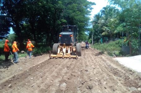Obras Públicas continúa con trabajos de mejoramiento vial en Chirilagua y carretera al Puerto de La Libertad