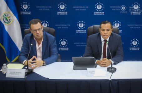 Hacienda presenta a Óscar Avalle como nuevo representante del CAF en El Salvador 