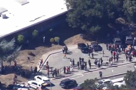 Tiroteo en escuela de Oakland en California deja al menos cinco heridos