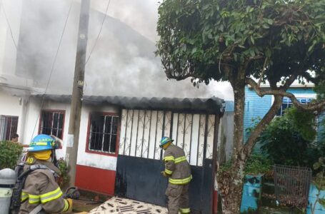 Bomberos sofoca incendio en una vivienda en Tonacatepeque
