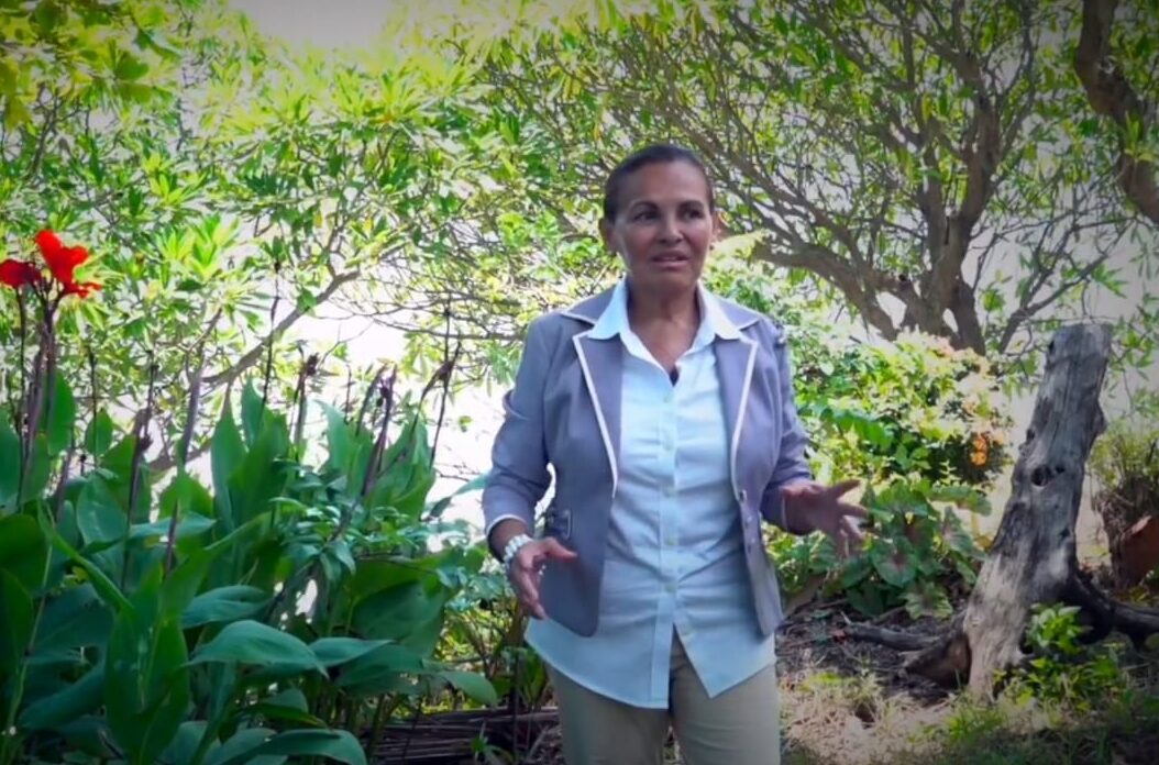 “Es tiempo de invertir en El Salvador”: dice salvadoreña interesada en invertir en La Libertad