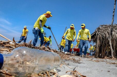 Privados de libertad realizaron una jornada de limpieza en tres playas del San Luis La Herradura