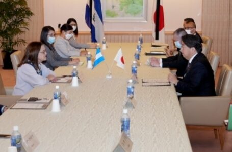 Cancilleres de El Salvador y Japón se reúnen para abordar retos comunes