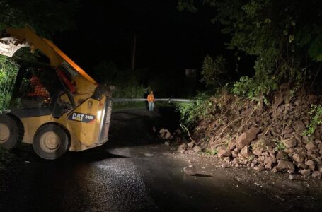 FOVIAL retira derrumbe que cayó sobre carretera hacia Ciudad Barrios