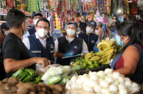 Defensoría del Consumidor verifica precios en mercado Central de San Salvador