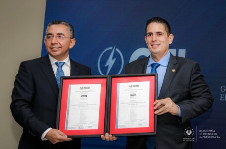 CEL recibe certificados que fortalecen su lucha contra la corrupción