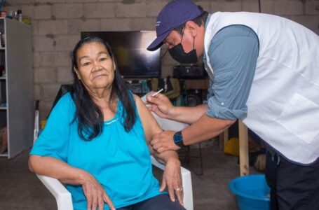 Realizan vacunación extramural en colonia San Damián, de Armenia