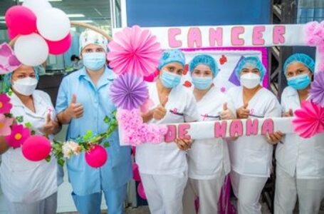 Realizan campaña de concientización del cáncer de mama en hospital Saldaña