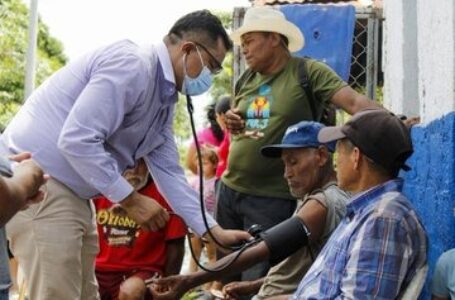 Acercan servicios médicos a familias del cantón La Cañada, de Puerto Parada