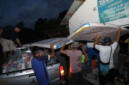 Ministro Rolando Castro continuará llevando alimentos y agua a familias de Puerto Parada