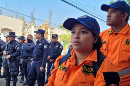 Protección Civil y PNC unen esfuerzos en jornada de limpieza en Quezaltepeque