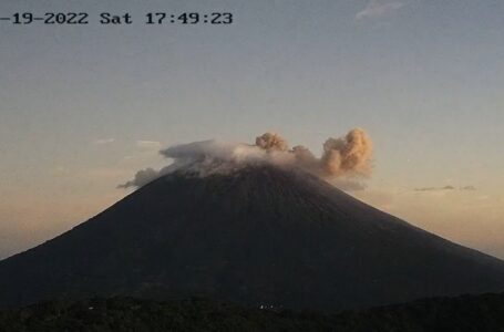 Reportan 14 explosiones leves por cráter del volcán Chaparrastique