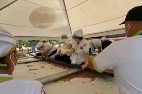Olocuilta rompe otro récord en la elaboración de la pupusa más grande del mundo