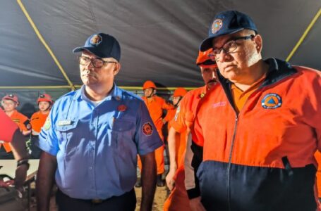 Directores de Protección Civil y Bomberos supervisan puesto de mando en San Miguel