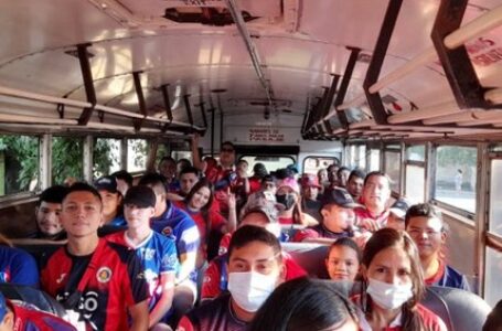 Afición del FAS sale de Santa Ana para asistir a final del fútbol salvadoreño