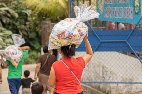 Entregan alimentos a familias afectadas por la tormenta Julia en La Paz