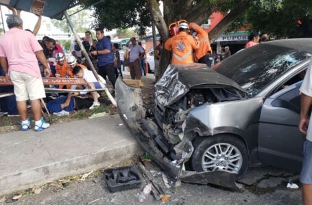 Dos lesionados al colisionar tres vehículos en Santo Domingo, San Vicente