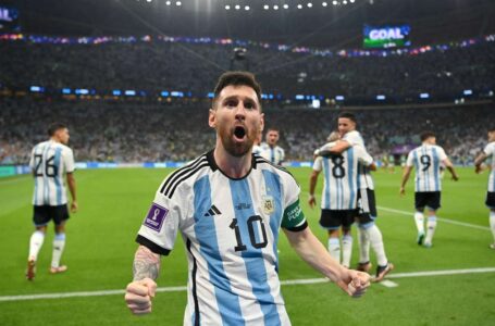 Argentina vence a México y los pone al filo de la eliminación