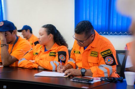 Guardavidas reciben entrenamiento para responder ante fenómenos naturales